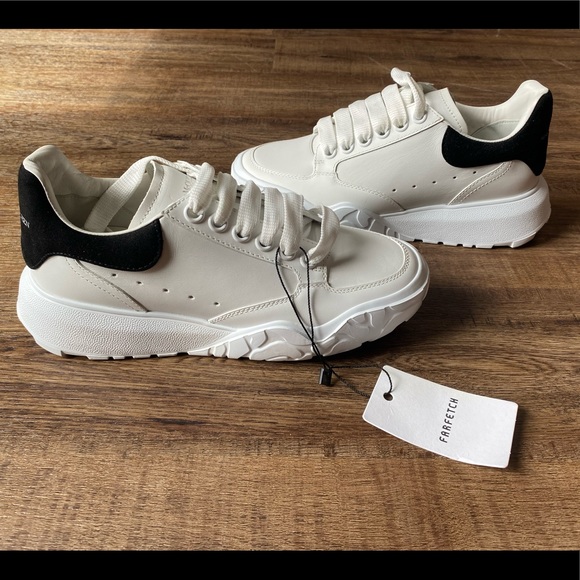 Alexander McQueen Shoes - Alexander McQueen low top sneakers